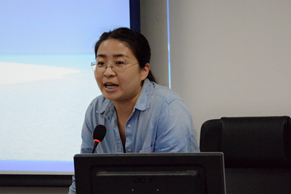 兰欢老师讲话(刘艺 摄)高琳老师讲话(刘艺 摄)同学们认真听讲(刘艺 摄